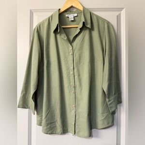 Dressbarn Sage Green Button Front Blouse L-2.038